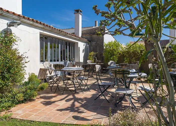 Le Chat Botte Hotel 3*