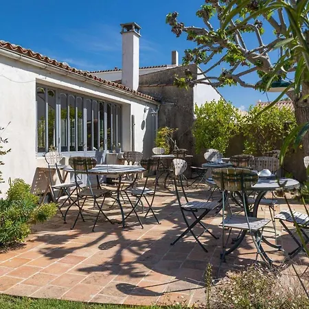 Le Chat Botte Hotel 3*